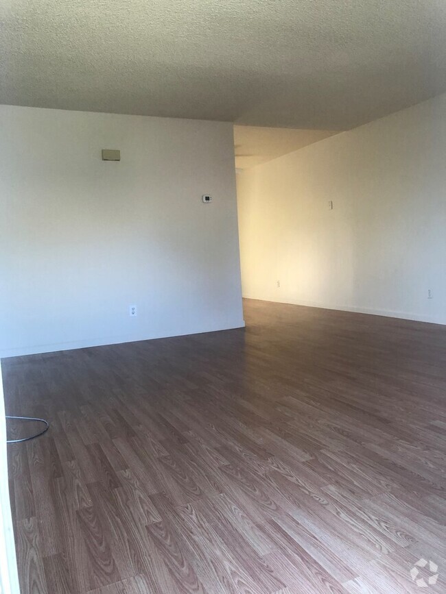 Building Photo - Cozy 2 bedroom duplex in Turlock