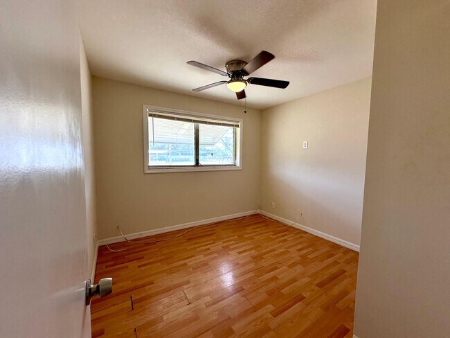 Building Photo - 861 W Ilex Dr