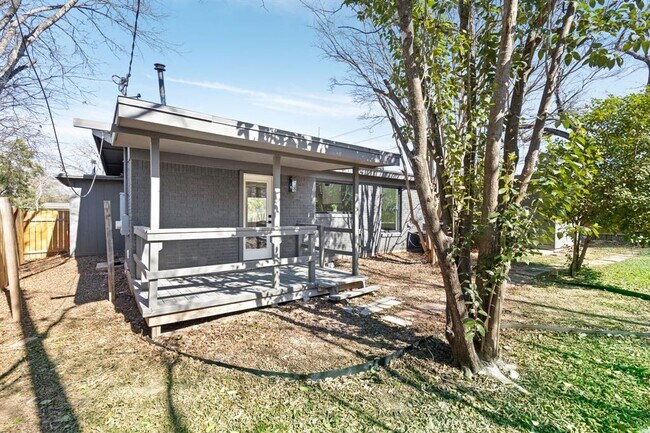 Building Photo - 2105 Brunswick Dr