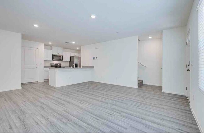 Building Photo - 6957 Honor Hl St