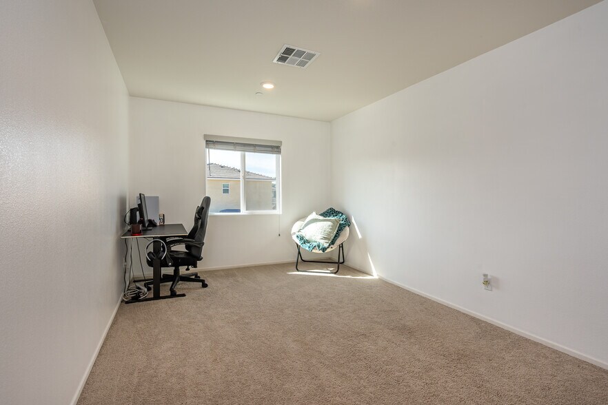 Building Photo - 30937 Viper Ct