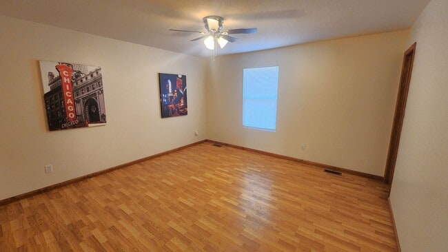 Building Photo - 3BR, 2.5BTH, 2CAR ATT GAR, Privacy Fenced Yard - In Washburn Rural Schools!