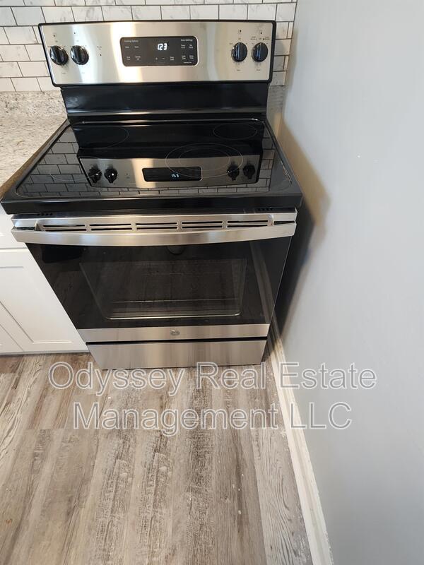 Building Photo - 4006 Arctic Ave