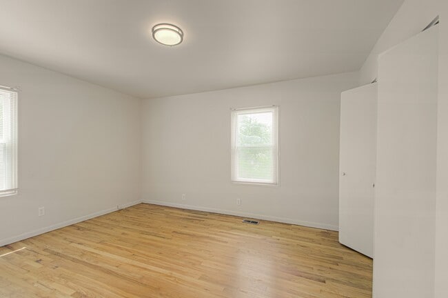 Building Photo - 6306 E 153 St