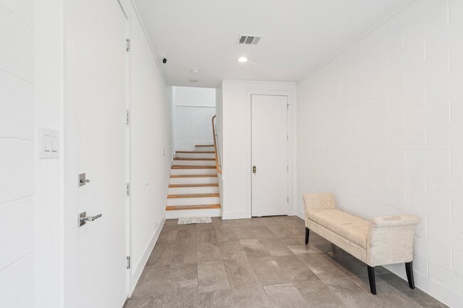 Building Photo - 2239 N MacGregor Way