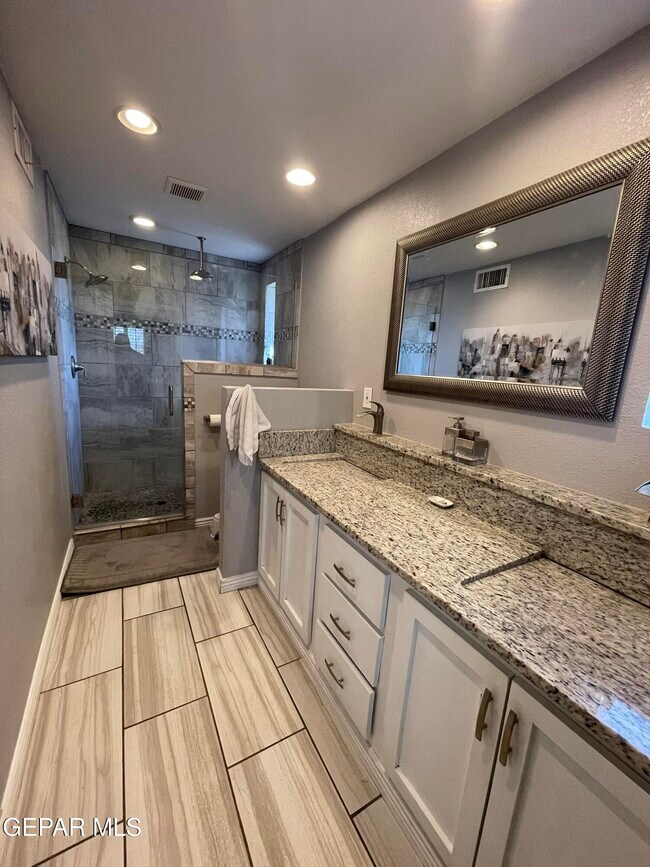 Building Photo - 10024 Fenway Dr