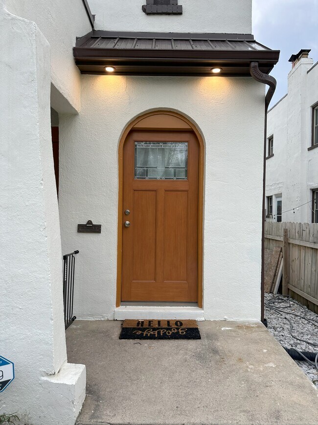 Unit 2 Entry - 2546 Duck Creek Rd