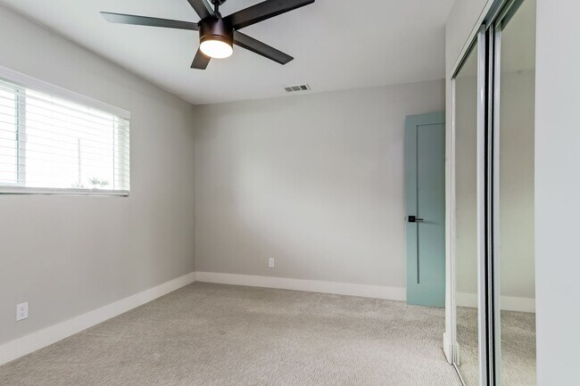 Building Photo - Stunning Home in Oceanside