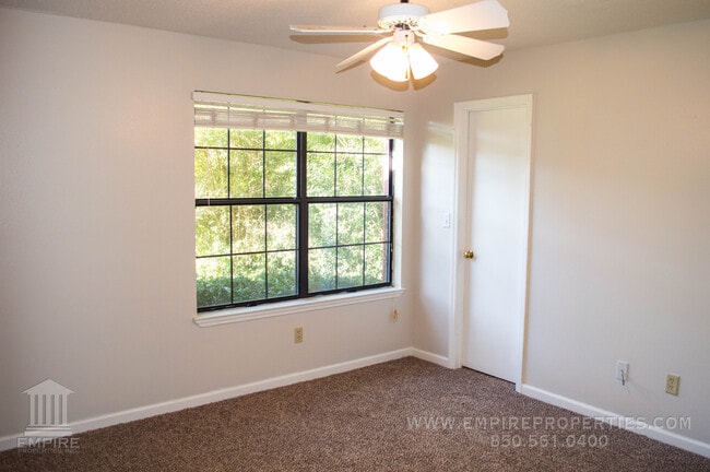 Building Photo - Beautiful Large home off of Mahan