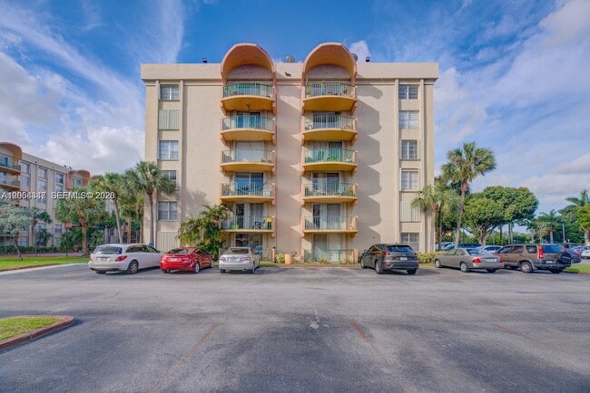 Building Photo - 9320 Fontainebleau Blvd