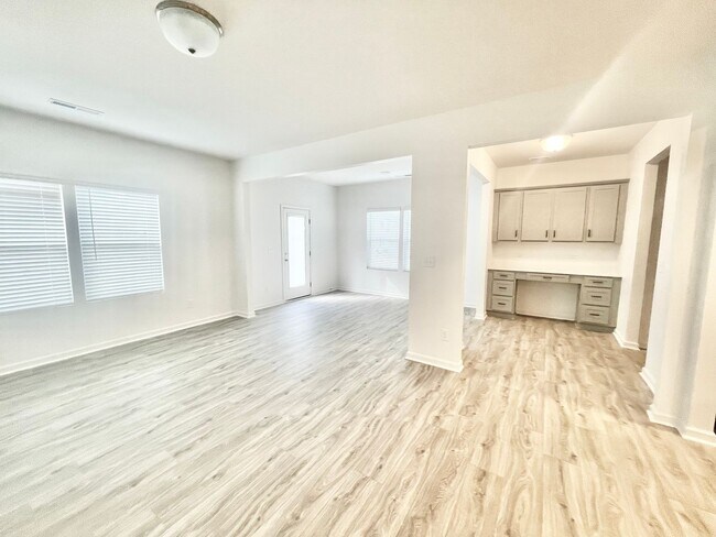 Building Photo - Paired Home 3br 2.5ba minutes from I-77 and I-40 Tour today!