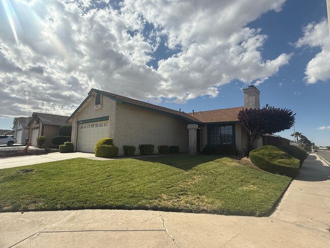 Building Photo - Victorville Home- Nice 2 Bedroom, 2 Bathro...