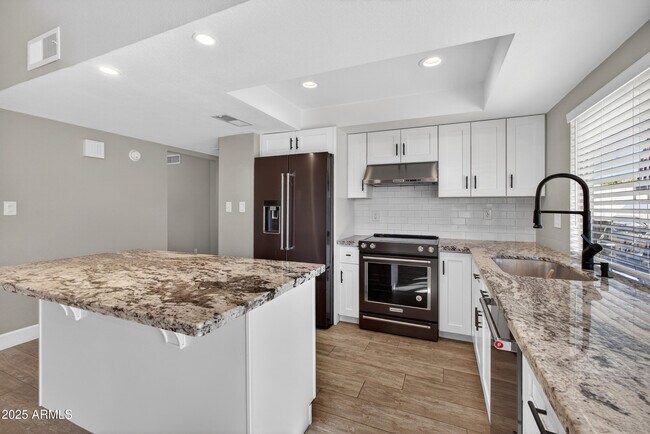 Building Photo - 6833 E Kelton Ln