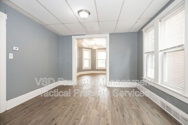 Building Photo - 1583 E 84th St