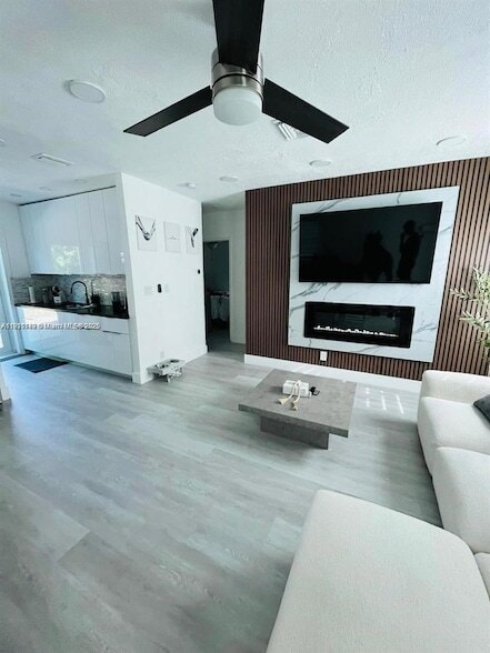 Building Photo - 872 NW 16th Terrace