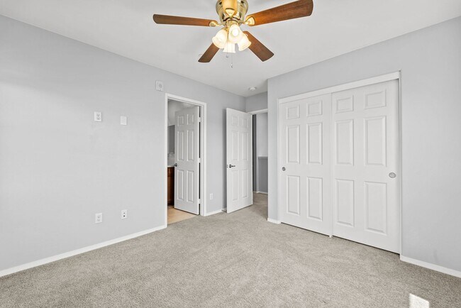 Building Photo - 2 Bedroom Townhome in the Lakepointe Community!