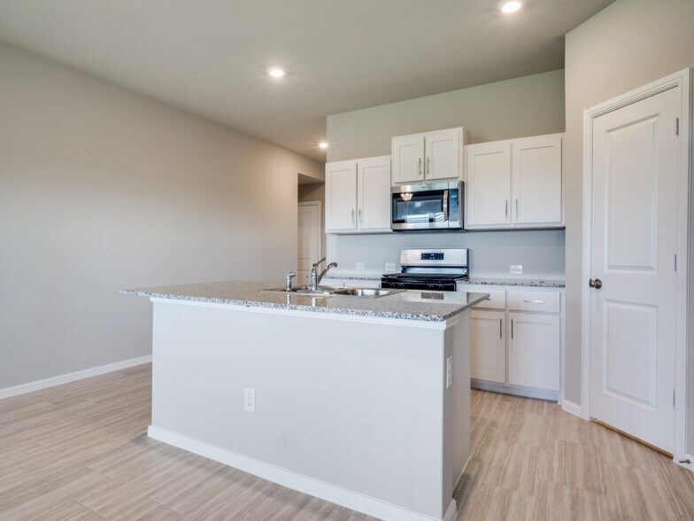 Building Photo - 1609 Cansler Dr