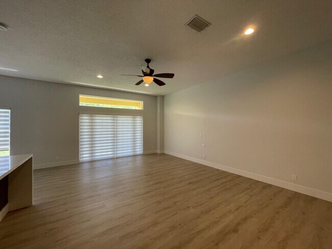 Building Photo - 4293 Laurel Ridge Cir