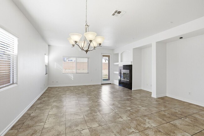 Building Photo - Single Story Stunner in Silverado Ranch!