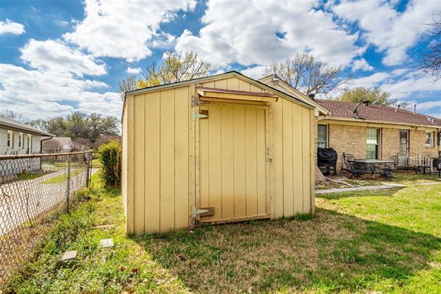 Building Photo - 1747 Mariposa Dr