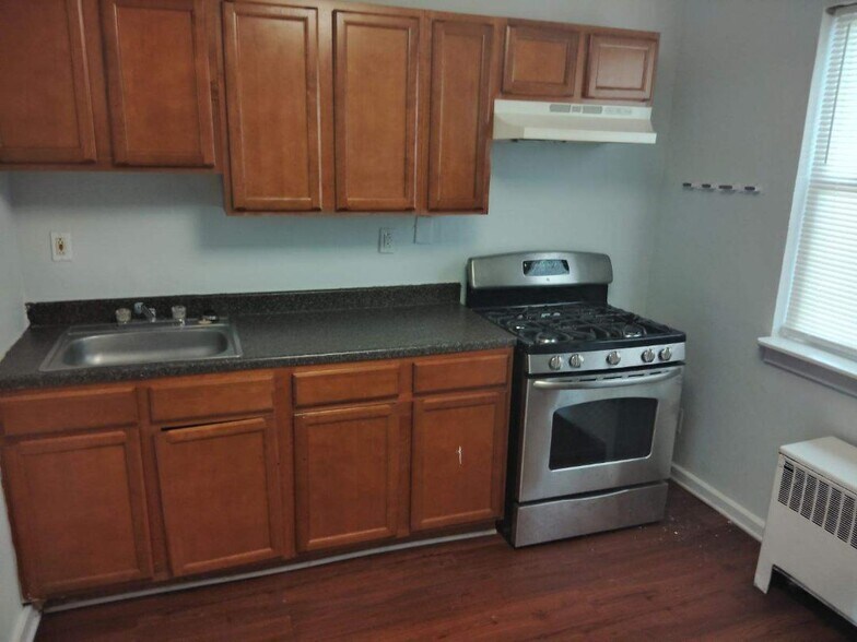 Primary Photo - 4000 Elkader Rd