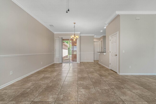 Building Photo - Around the Corner to Avalon Park Towncente...