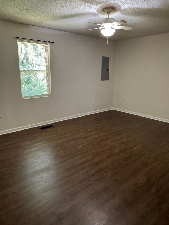 Building Photo - N Whisnant Quad