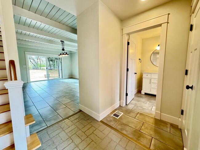 Building Photo - 5780 Stanley Dr