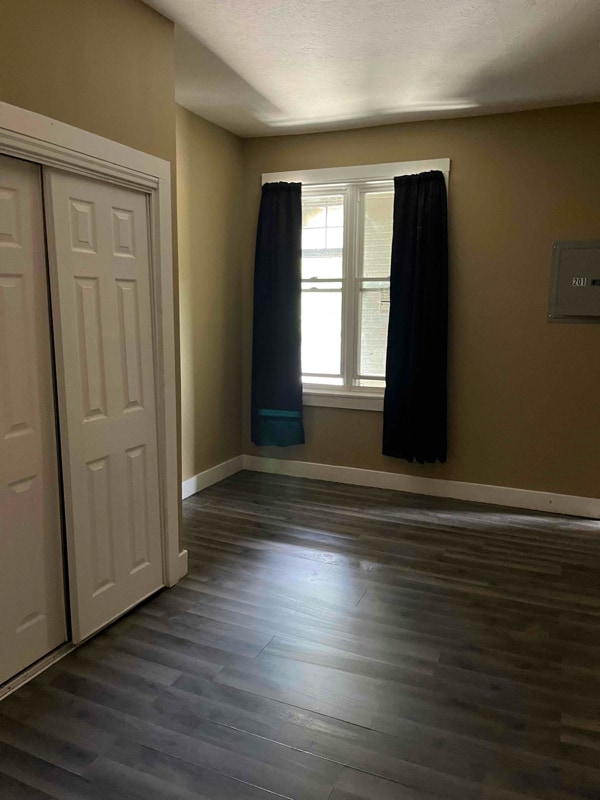 Building Photo - 913 S Main St