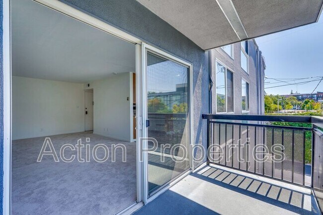 Building Photo - 181 Del Medio Ave