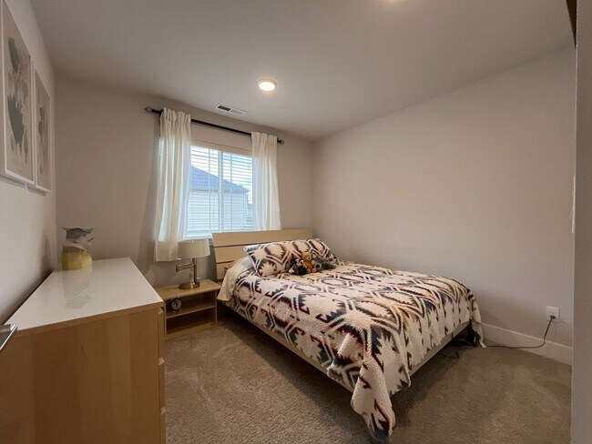 Building Photo - Open Concept 4BR Home with Island Seating, Loft & Spacious Living Room