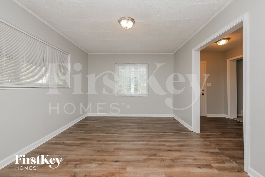 Building Photo - 2158 Beecher Cir SW