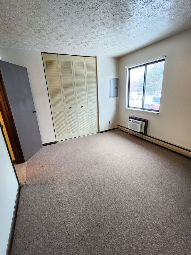 Building Photo - One Bedroom For Rent on Hancock