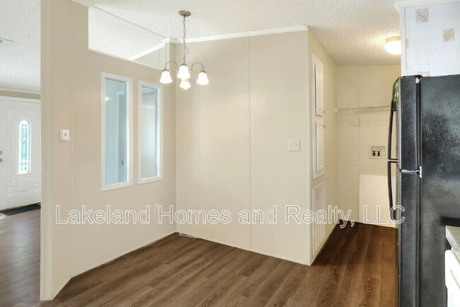 Building Photo - 3321 Peachtree Hill Rd