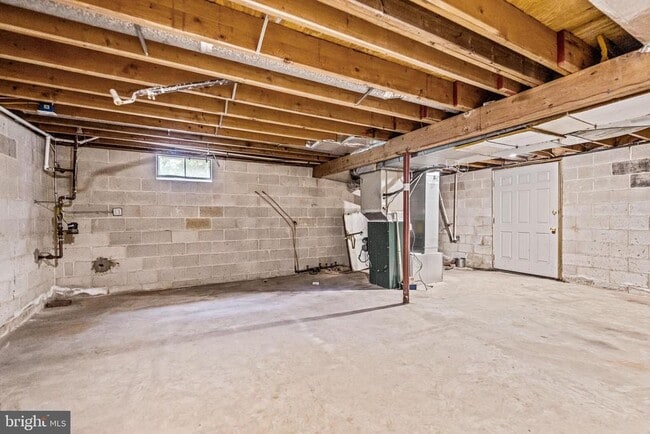 Building Photo - 1150 Garrison Rd