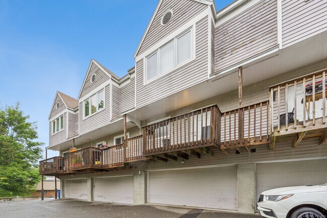 Building Photo - 16 Byington Pl