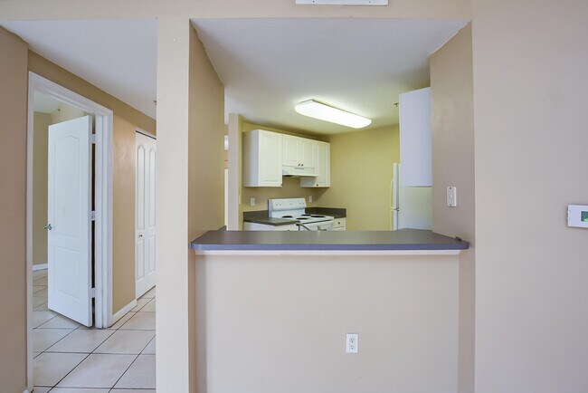 Building Photo - 5060 Fairways Cir