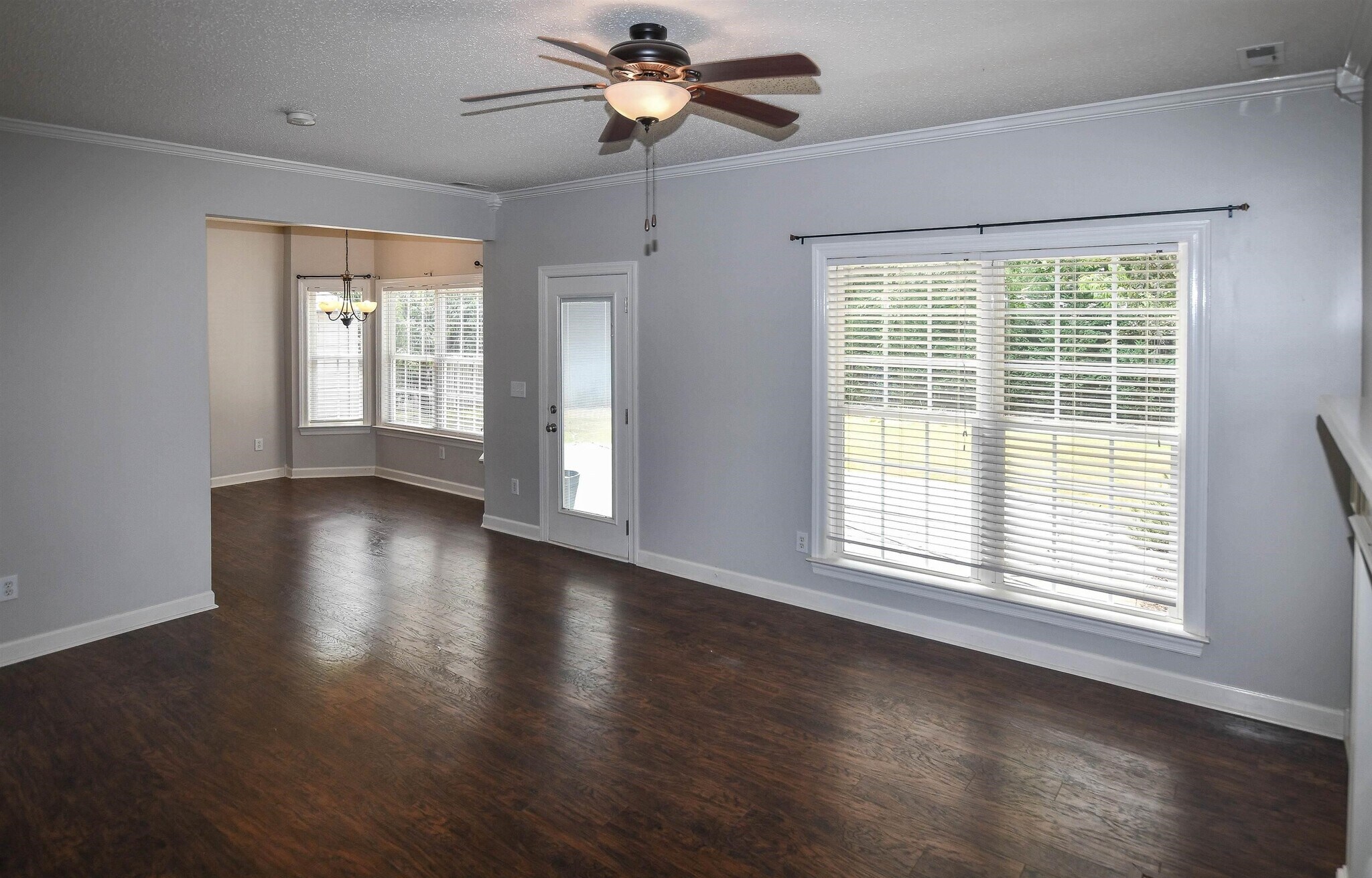 Building Photo - 105 Knotting Pl