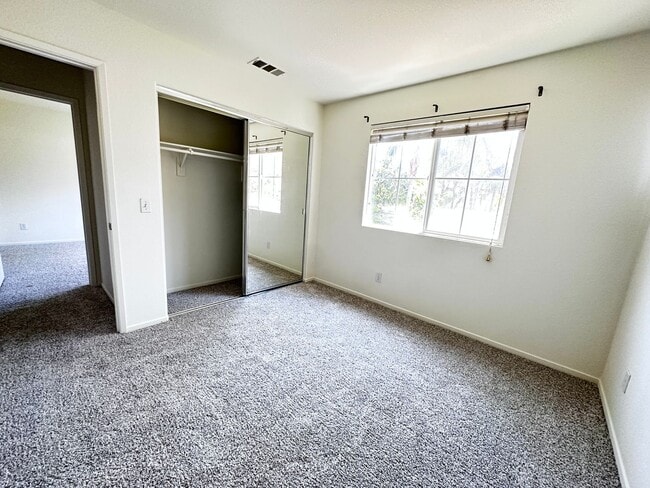 Building Photo - 4 bedroom home. New Carpet!