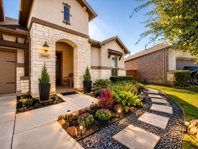 Building Photo - 19903 Oakland Knoll Cir