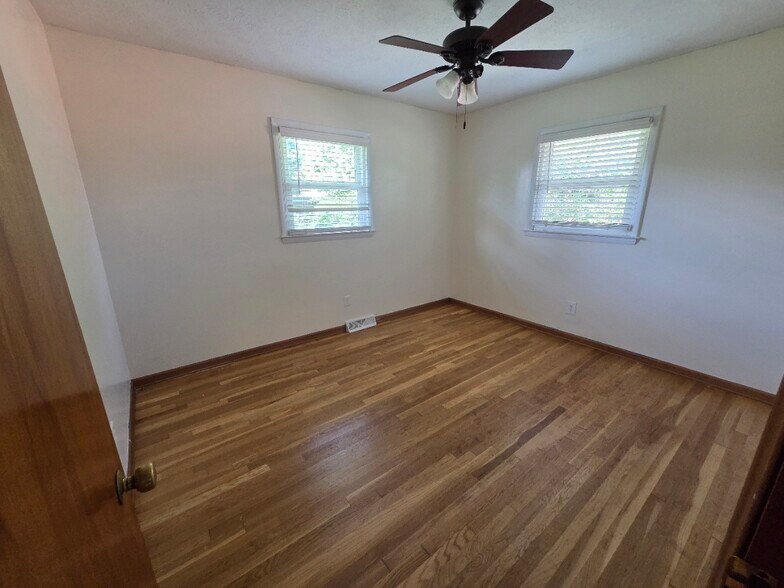 Building Photo - 521 Stonehaven Dr