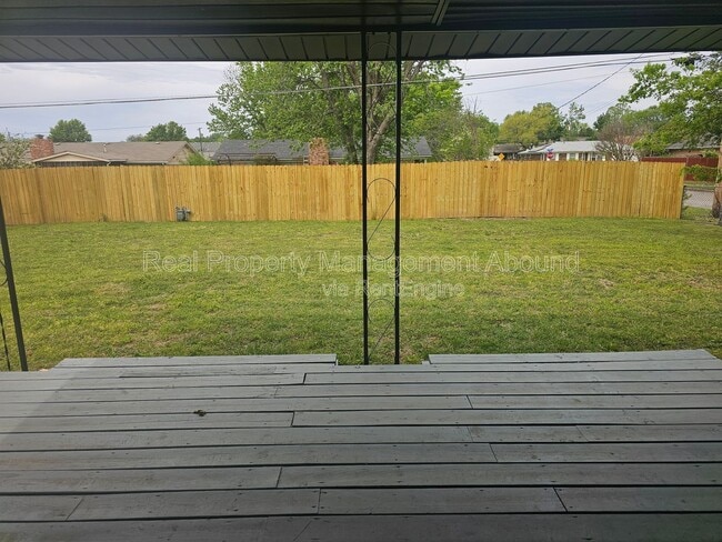 Building Photo - 1030 N Hickory Ave