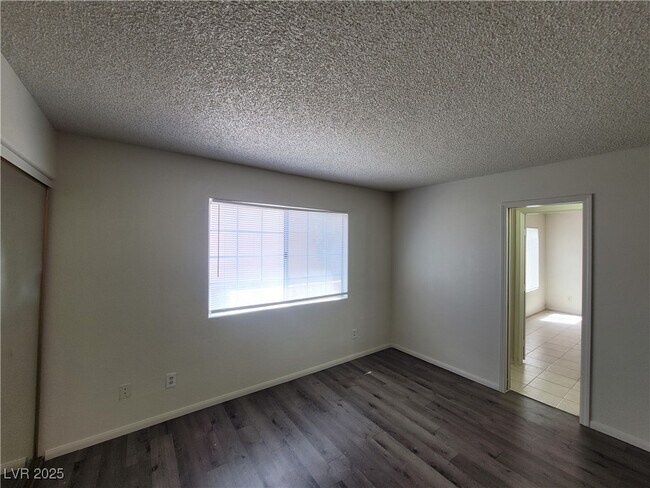 Building Photo - 1608 N Torrey Pines Dr