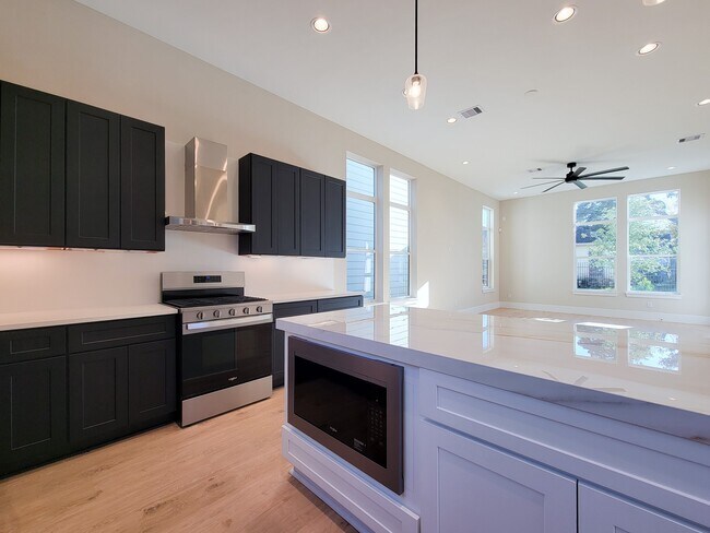 Building Photo - 5613 Leonard St