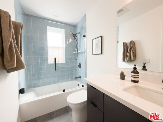 Building Photo - 2220 Aaron St