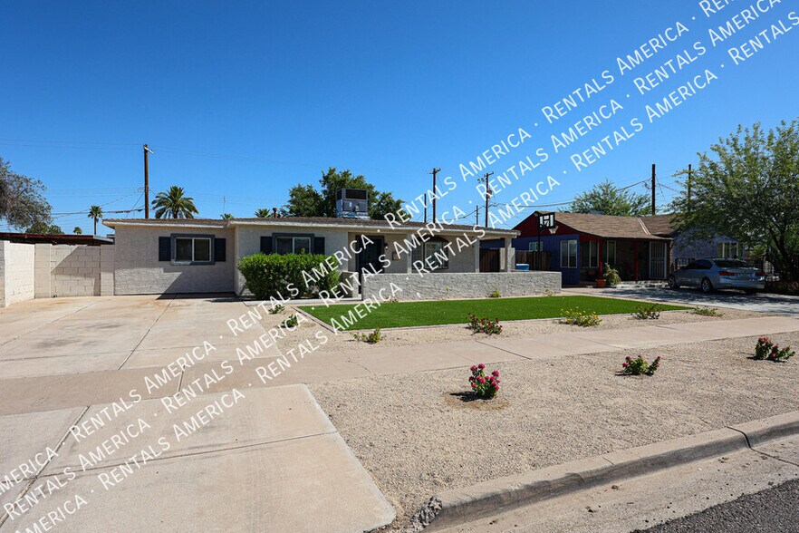 Building Photo - 1530 E Windsor Ave