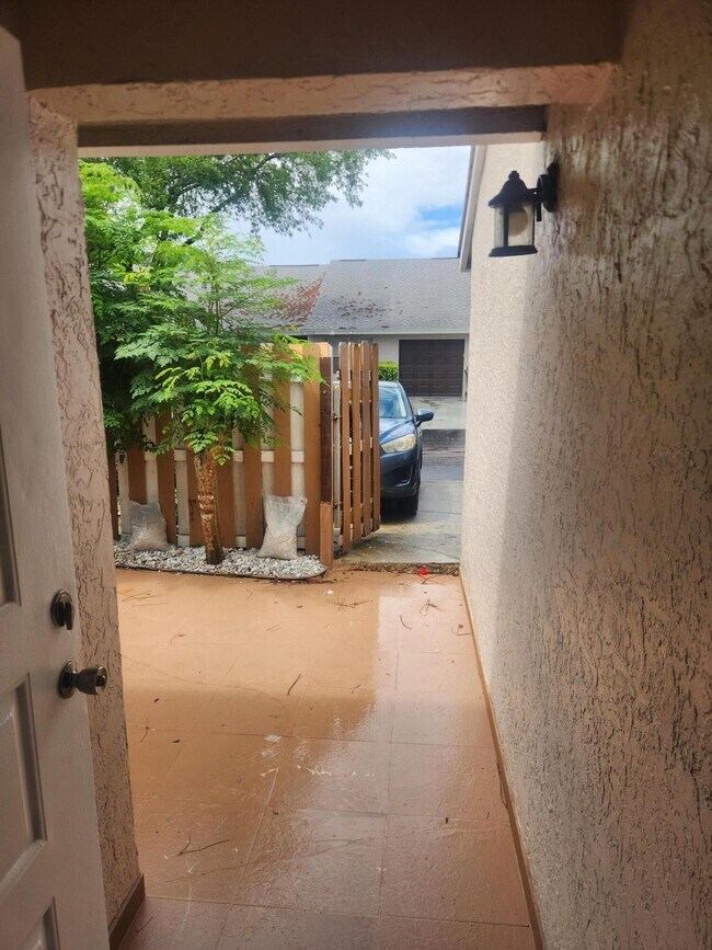 Building Photo - 5231 Pine Abbey Dr S