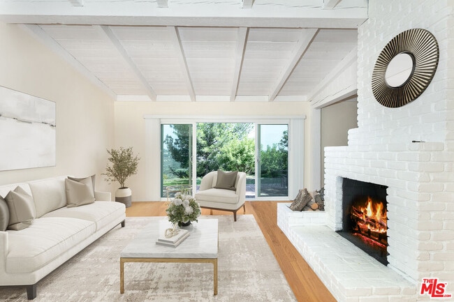 Building Photo - 2536 Roscomare Rd