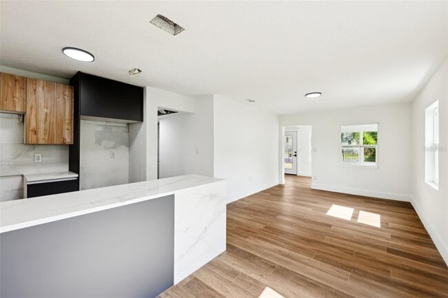 Building Photo - 730 W Swoope Ave