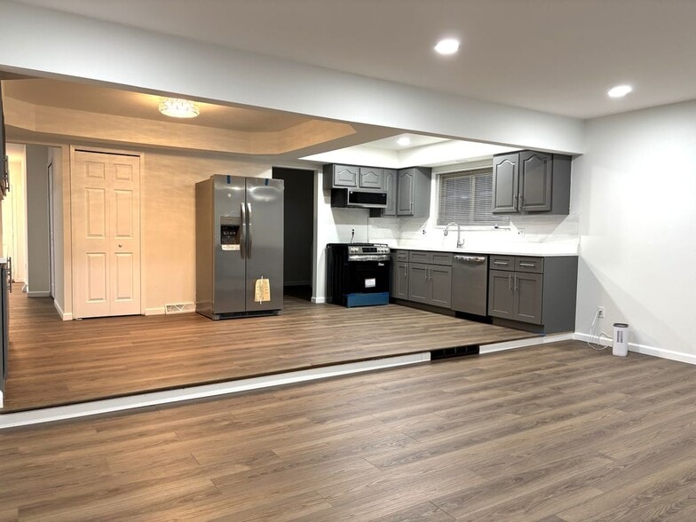 Building Photo - 3559 Janet Dr